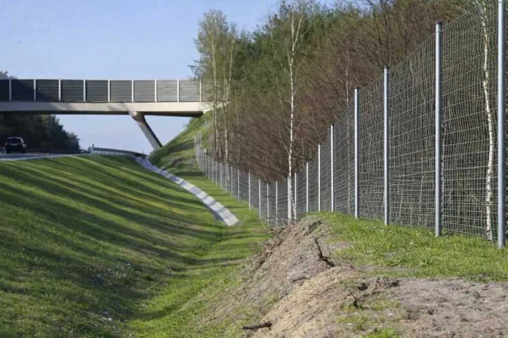 Słupek Słupki ogrodzeniowe rurowe OCYNK fi 40 2,3m + kapturek gratis