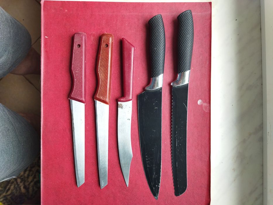 Ножы кухонные продам.