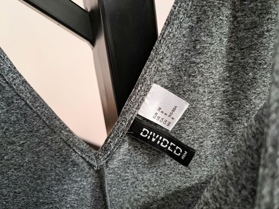 Szara delikatnie rozkloszowana sukienka H&M 38 M