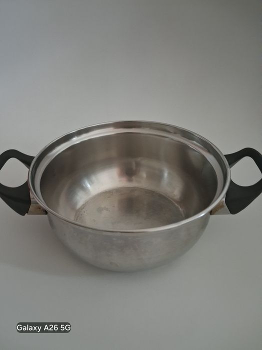 Sprzedam garnki 2szt. szerokość 14.5cm