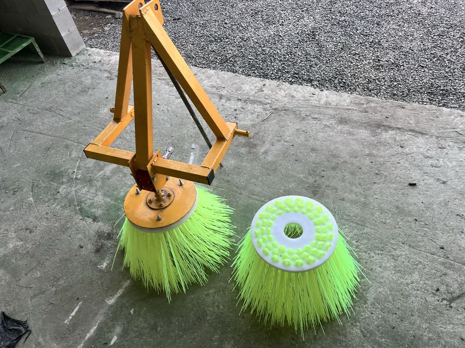 Щітка для змітання полуниці