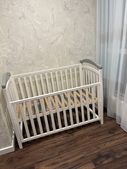 Дитяче ліжечко в гарному стані нюагс на фото