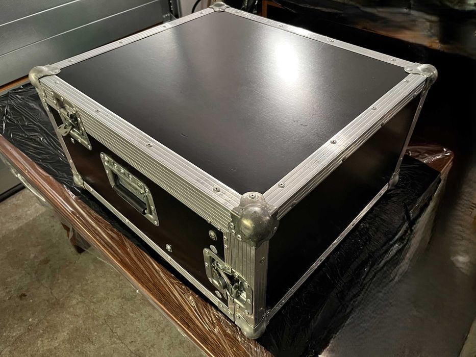 Case Rack kątowy 19'' 4U