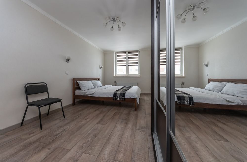 2 ком Позняки, Ривер Молл , подобово