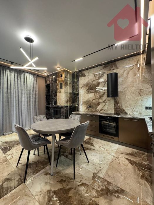 Продаж котеджу з сучасним дизайнерським ремонтом!