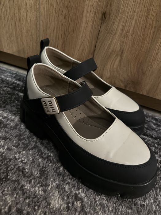 Туфлі для дівчинки