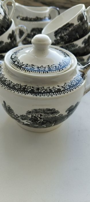 Sacavém Dinnerware Set64752386547331122