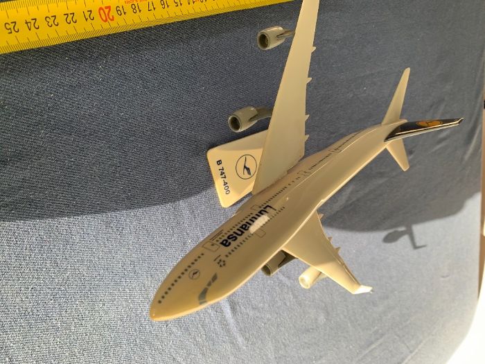 Lufthansa B747/400 D-ABVC 28cm avião