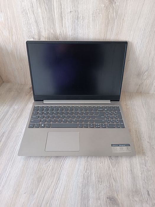 Ноутбук Lenovo Ryzen 8 по 3.6Gh 8GB SSD 256GB FHD VEGA 8