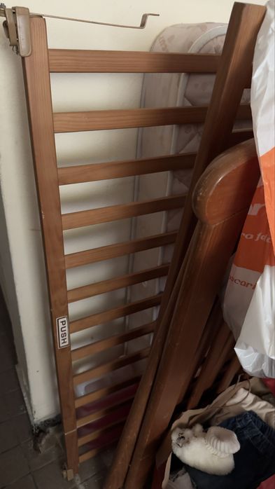 Berço de bebé com grade rebativel