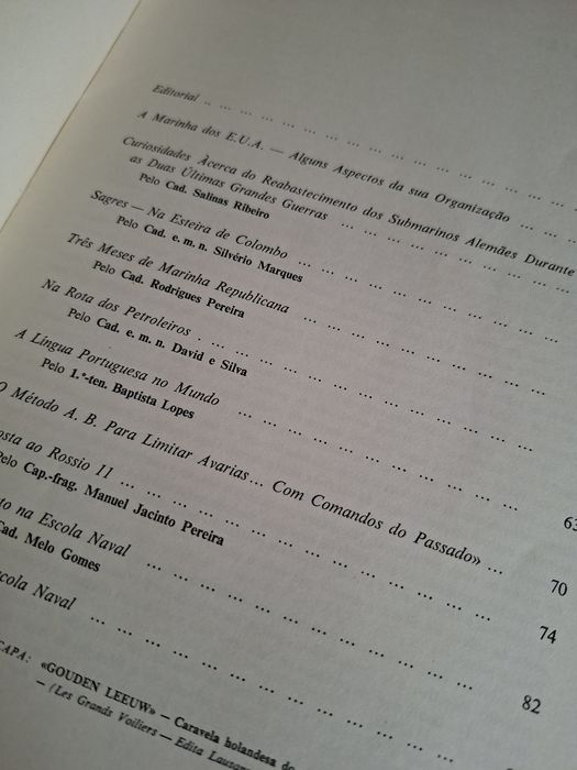 Exemplar da revista Tridente escola naval