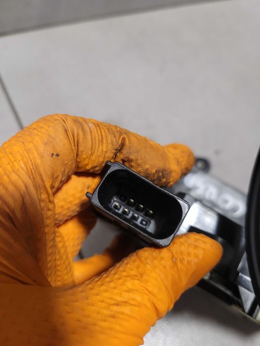 Zamek drzwi lewy przód lewy przedni Opel Corsa E 134.318.41 6-PIN
