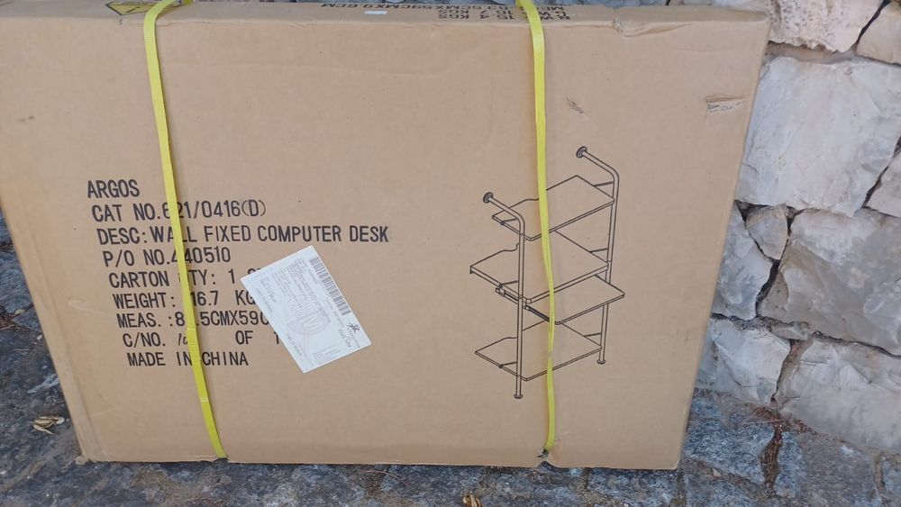 Secretária de parede com 3 níveis  Nova