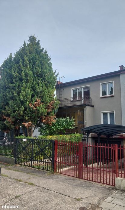 Dom w zabudowie bliźniaczej, budynek gospodarczy