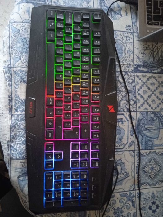 teclado gamer mecanico