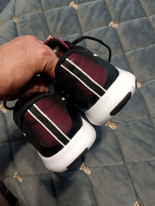 кросівки Nike для дівчинки в ідеальному стані