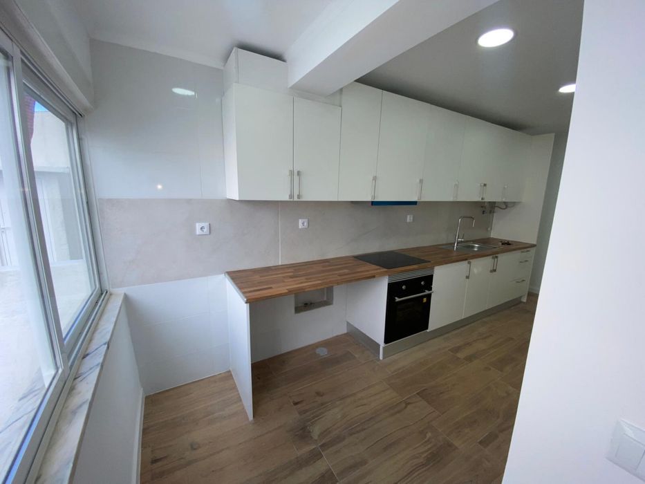 Arrendamento de quarto na Rua General Humberto Delgado, 13 Foros de Amora, Amora   400 €/mês