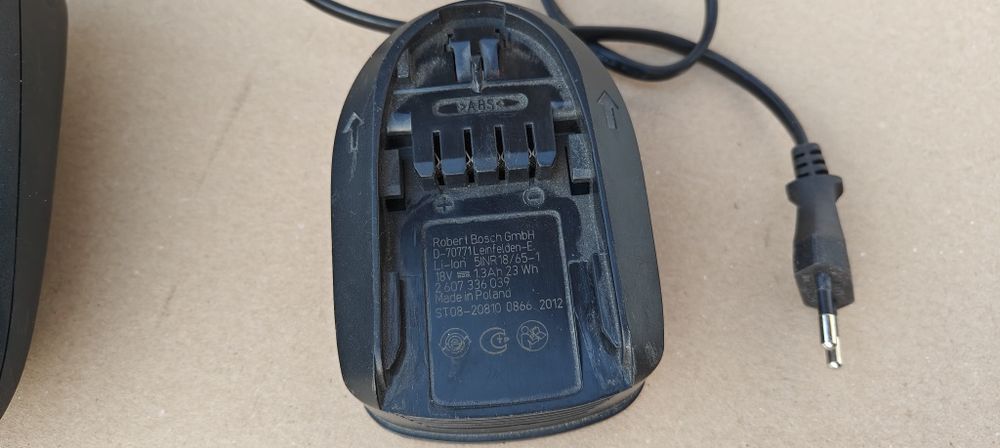 Ładowarka z akumulatorem BOSCH 18V