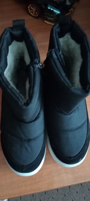 Продам зимові ботинки