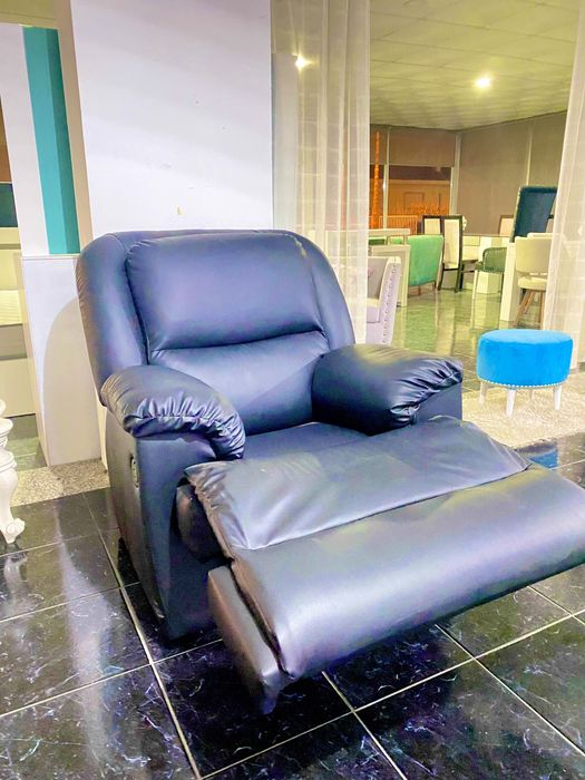 Poltrona preta reclinável