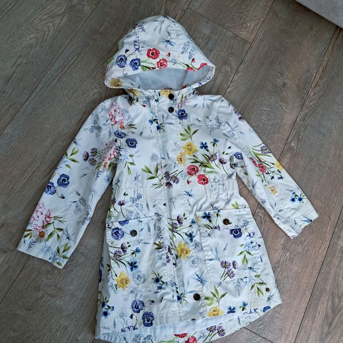 Куртка  для дівчинки 5-6 рочків