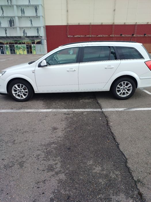 Опель астра Н в рідній фарбі 2011р