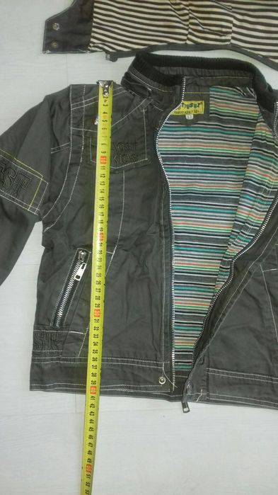 Продам куртку ветровку на мальчика