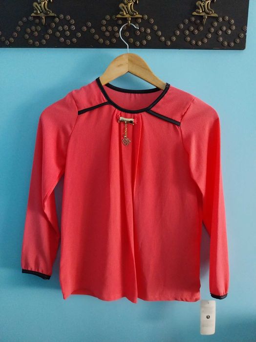 Blusa com pendente coração, tamanho 12, salmão, nova
