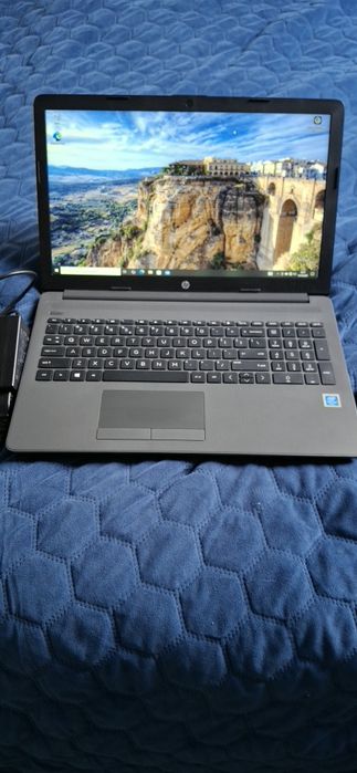 Laptop HP 250 G7