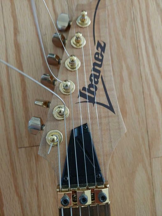 Guitarra Ibanez egen8 + soft case