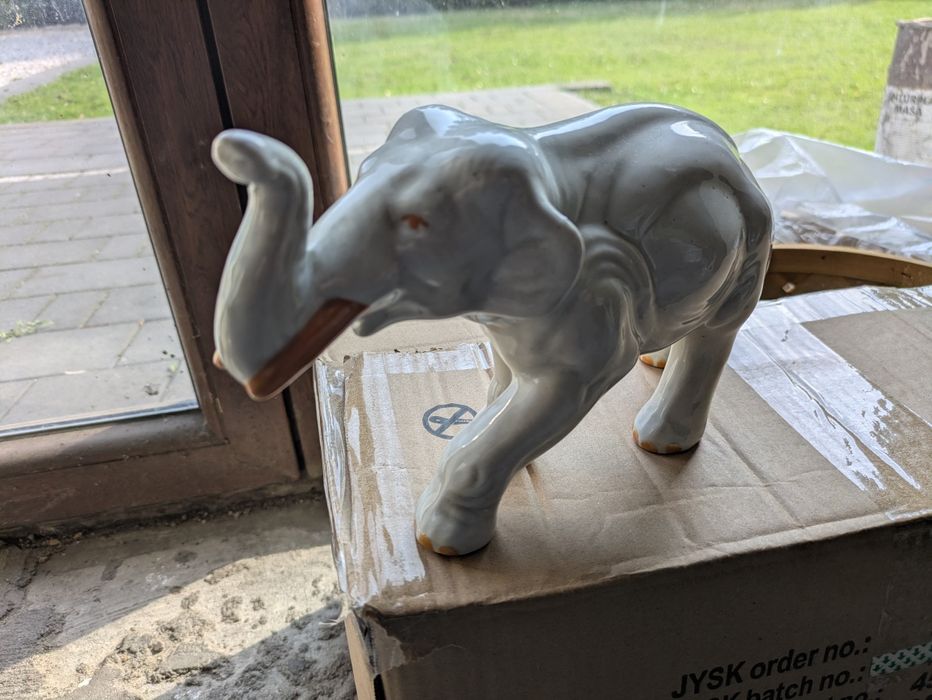 Figurka porcelanowa słoń