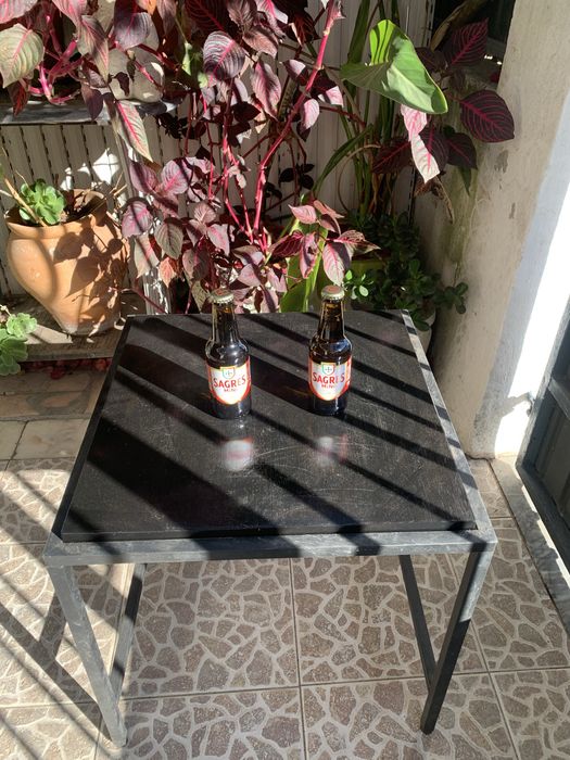 Mesa para varanda ou jardim