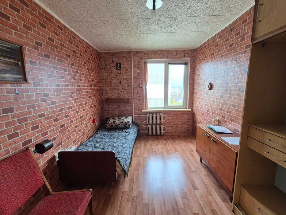 Продам 3-кімнатну квартиру на низькому поверсі