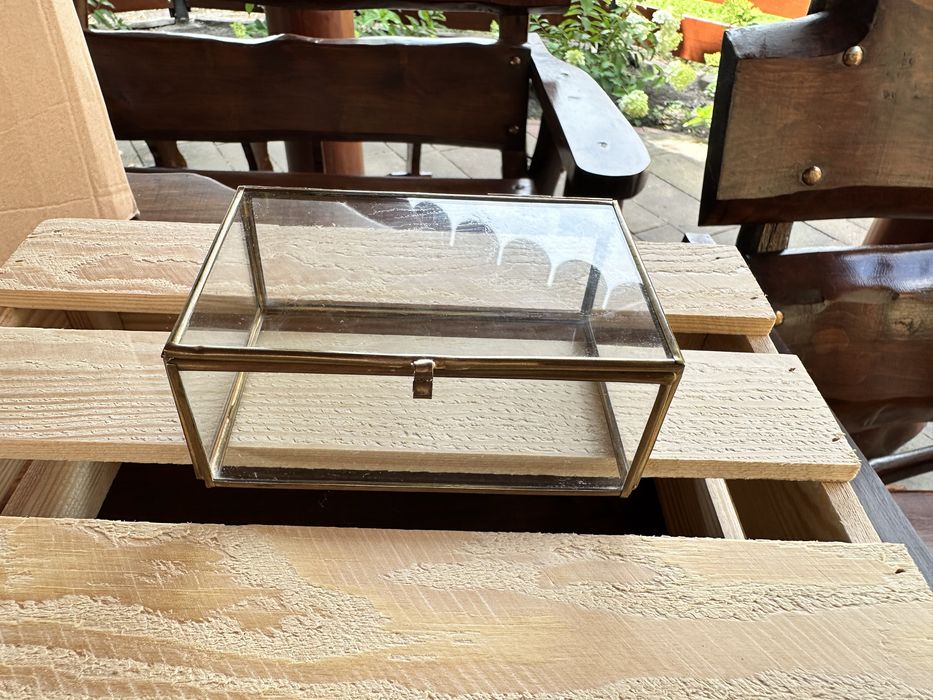 Szkatulka na obrączki złota