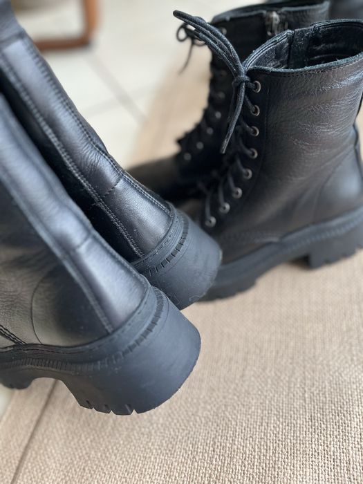 Дуже гарне шкіряне взуття в ідеальному стані