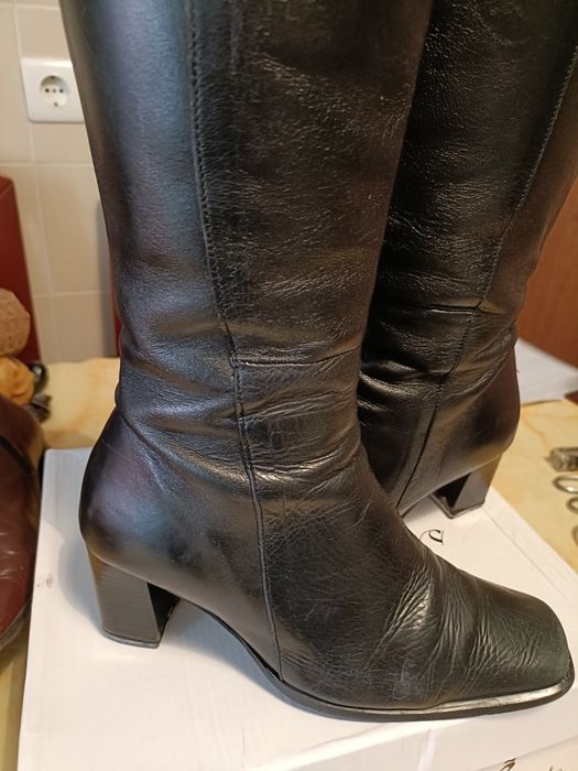 Bota preta pele cano alto 10€