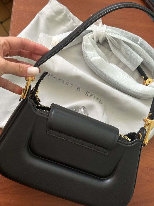 Жіноча сумка CHARLES & KEITH