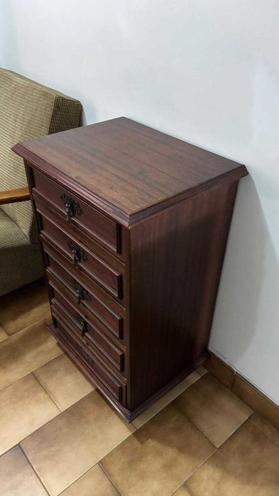 Mesa de Cabeceira Clássica