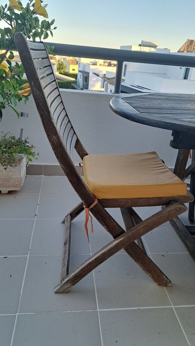 Mesa exterior com 4 cadeiras