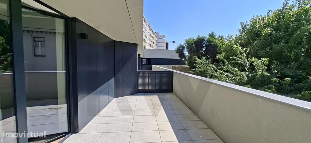Arrendamento - T2 novo com terraço em Paranhos, Porto