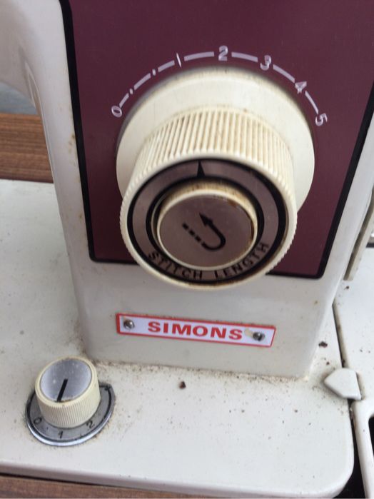 Maquina de costura com motor eletrico