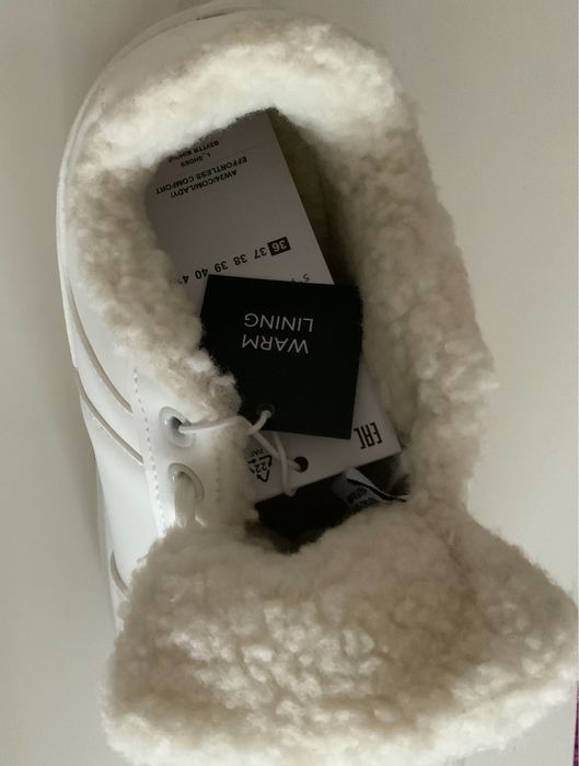 Białe  ucieplane buty na wysokiej koturnie