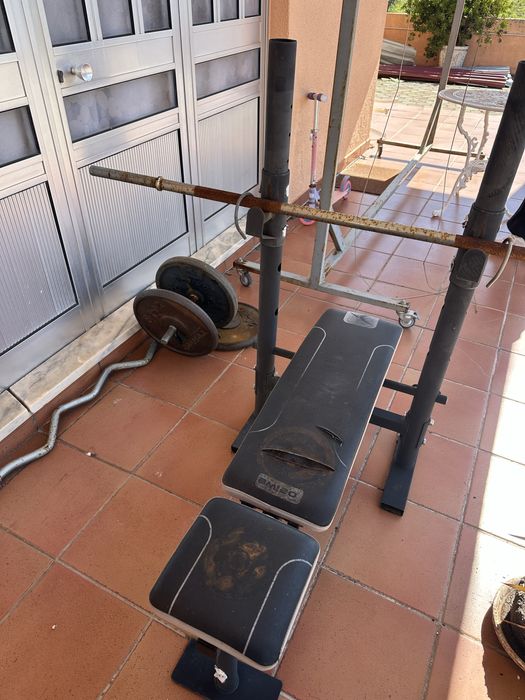 Maquina musculação com pesos