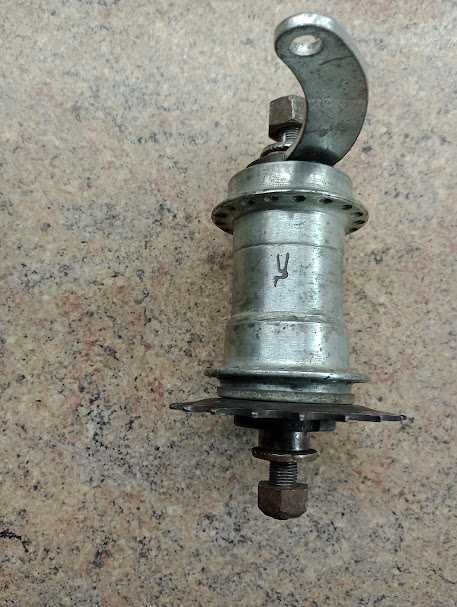 Втулка в сборе и стакан заднего колеса