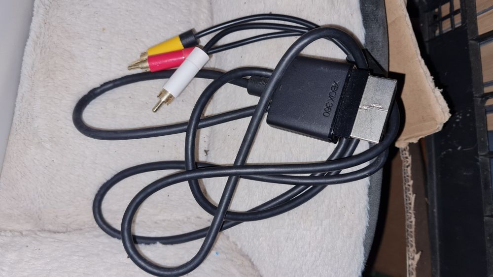 Kabel Xbox 360 euro - 3x chinch 1,8 m
