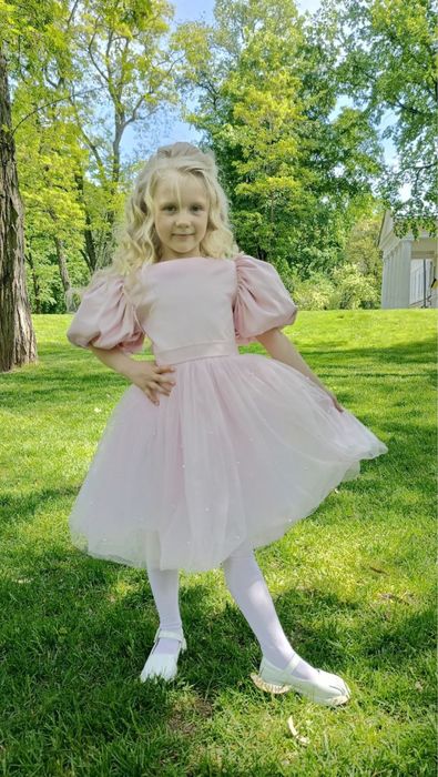 Продам  свʼяткову сукню