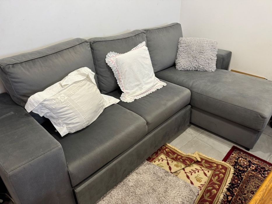 Sofá cama com chaise long