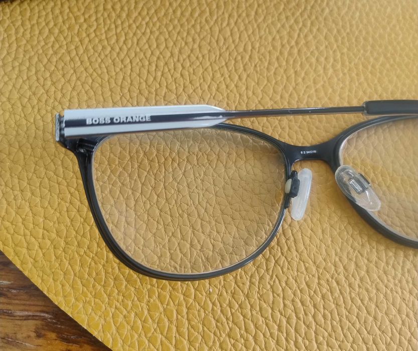 Oprawki do okularów korekcyjnych – Boss Orange – lekkie, wygodne