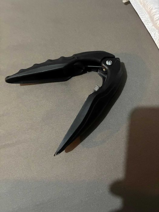 abridor de castanhas de plástico durável.