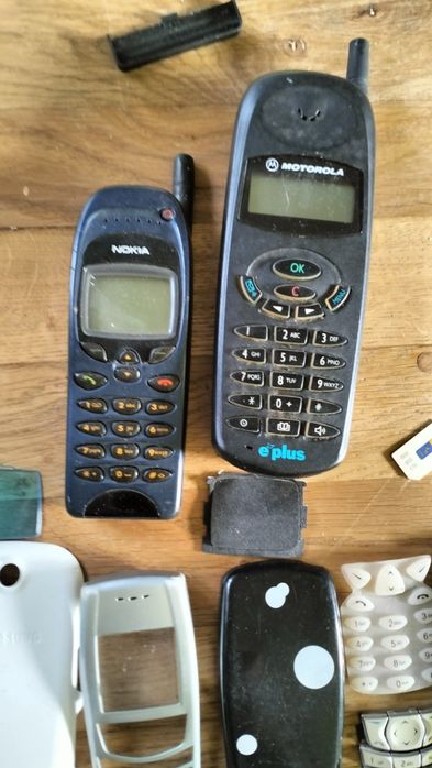 Części do starych telefonów Nokia i Motorola